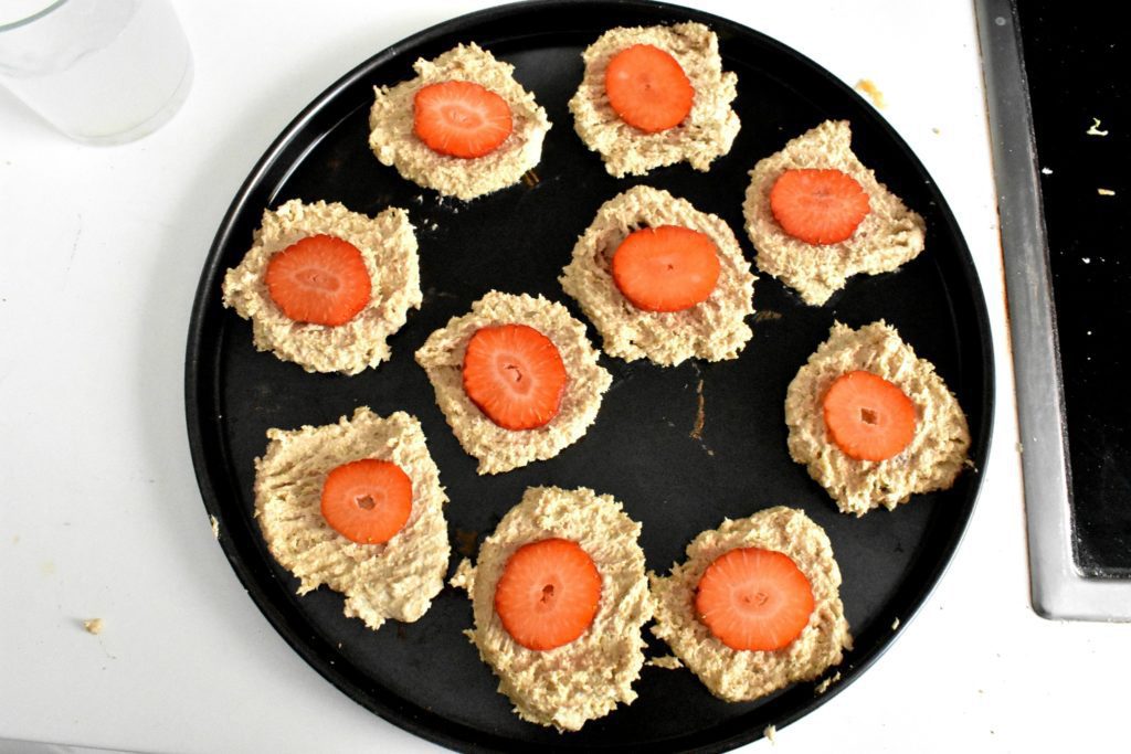 Healthy-oatmeal-cookies-recipe-strawberry-process-3-SunCakeMom