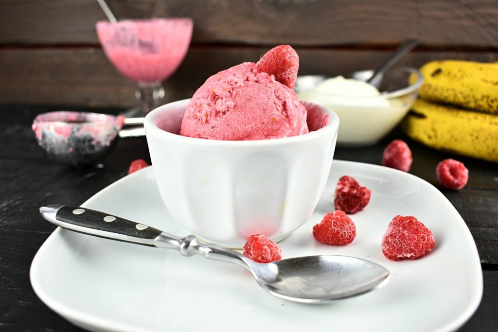 Sugar-free-ice-cream-raspberry-1-SunCakeMom