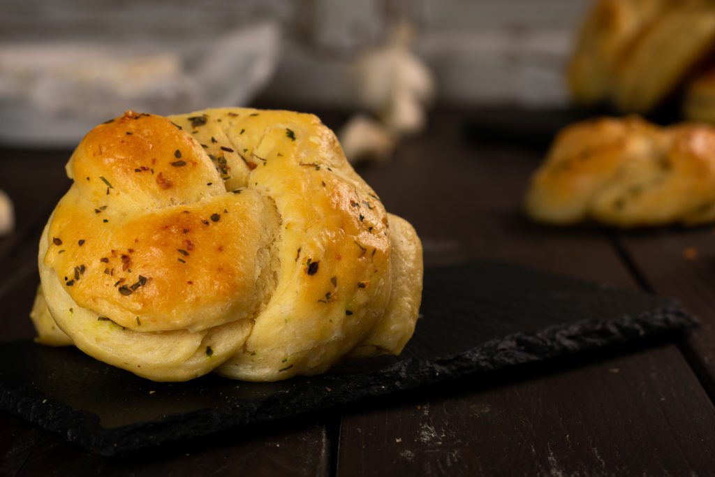 Garlic-knot-recipe-1-SunCakeMom