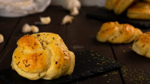 Garlic-knot-recipe-2-SunCakeMom