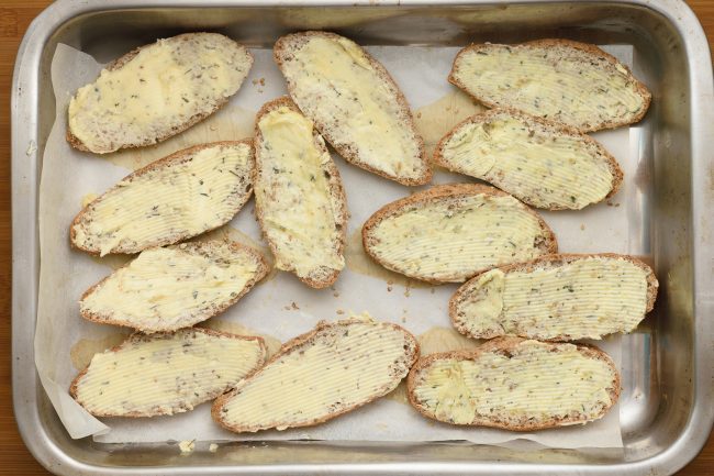 Keto garlic bread recipe - SunCakeMom