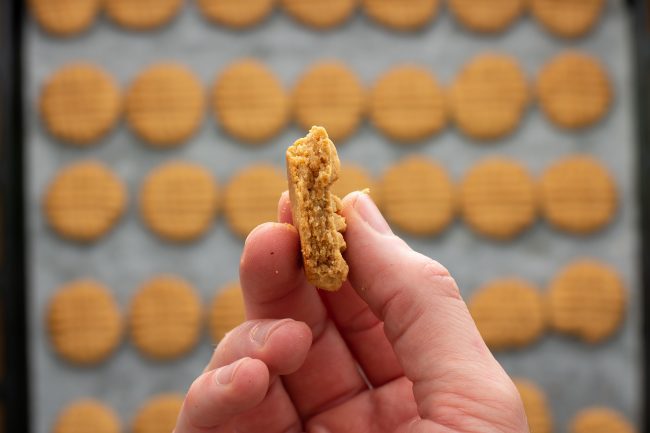 Peanut butter cookies recipe - SunCakeMom
