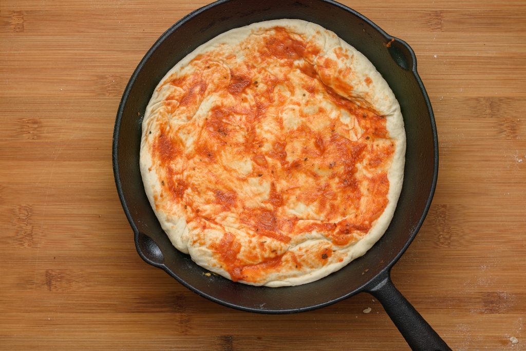 Skillet pizza recipe - SunCakeMom
