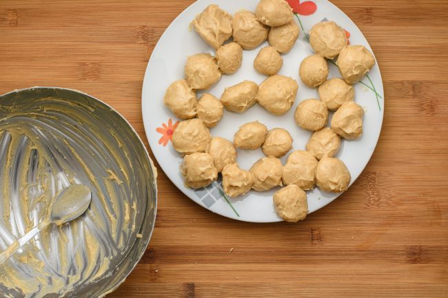 Peanut butter balls recipe - SunCakeMom