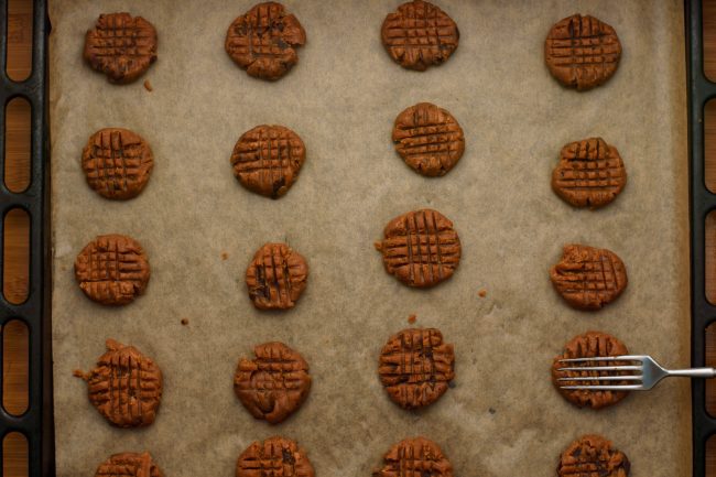 Peanut butter chocolate chip cookies - SunCakeMom