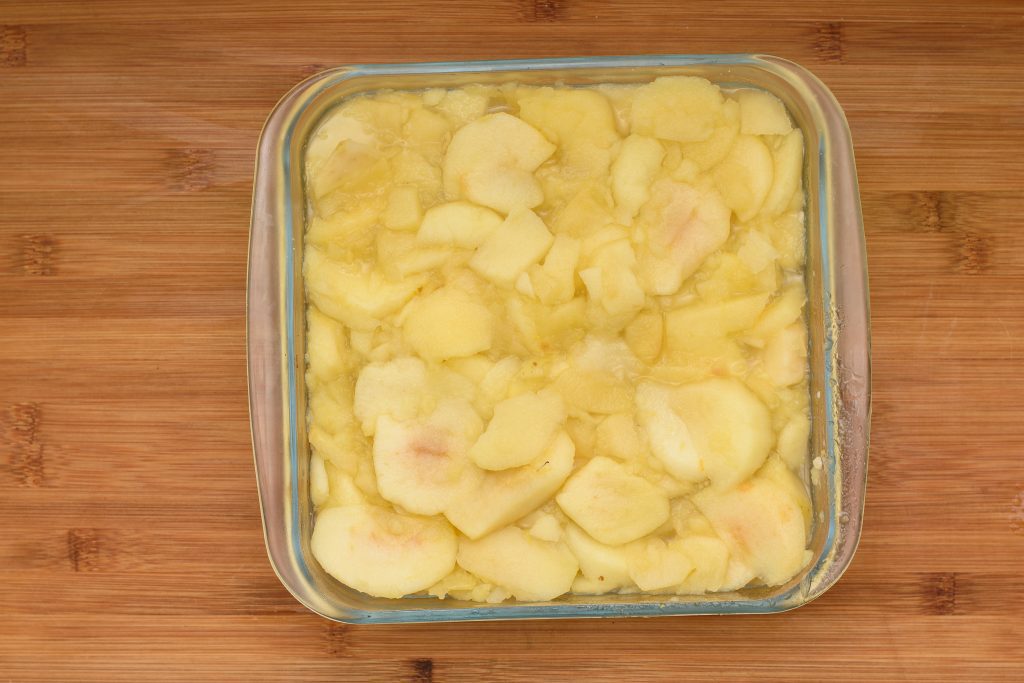Apple-crumble-apple-crisp-recipe-Process-2-SunCakeMom