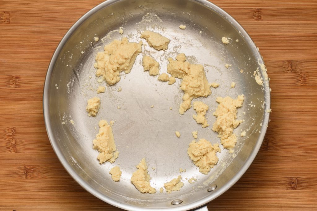 Melt-butter-flour-skillet--gp--1-SunCakeMom